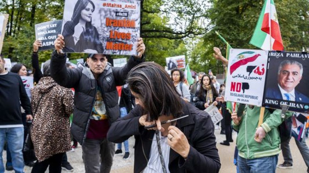 Manifestations en Iran: la mort de Mahsa Amini embrase le pays